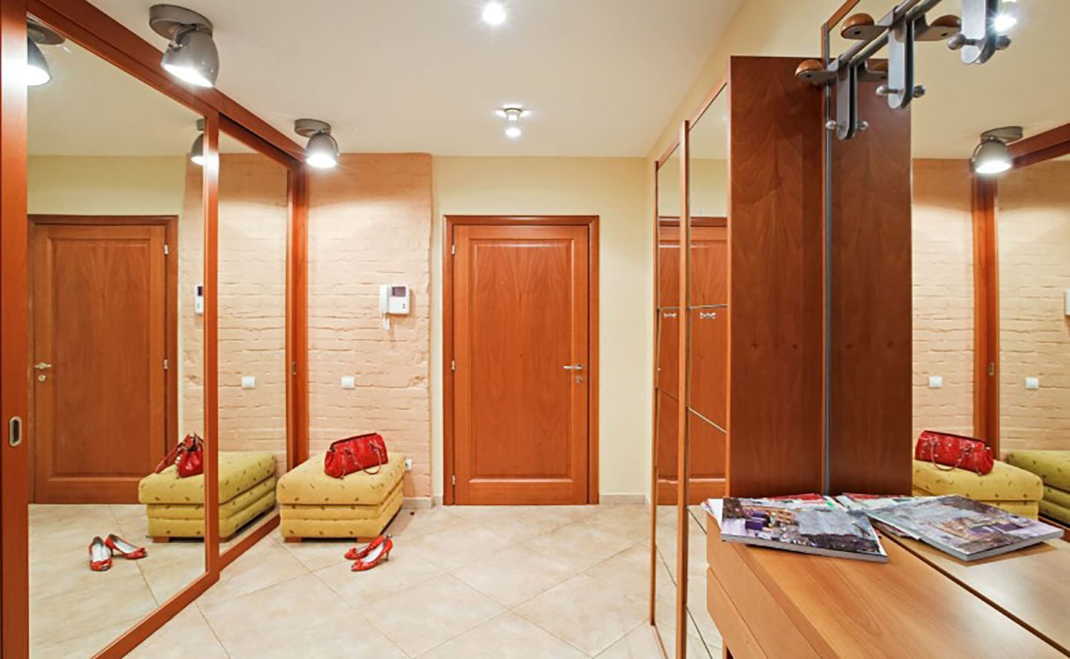 The best retail and dressing room mirror installation Toronto & GTA