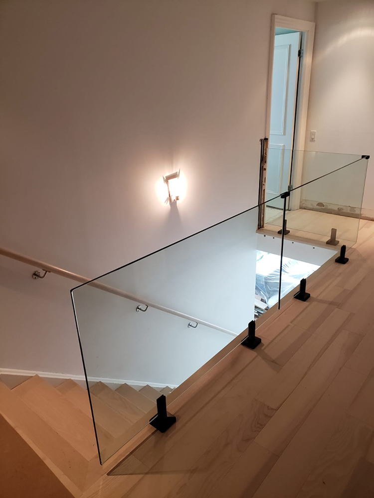 How to Choose the Best Glass Railing Company? Things to Consider