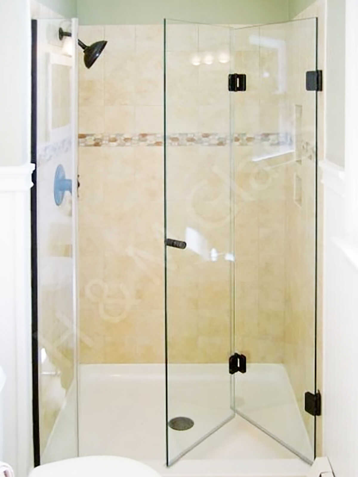 Folding shower door